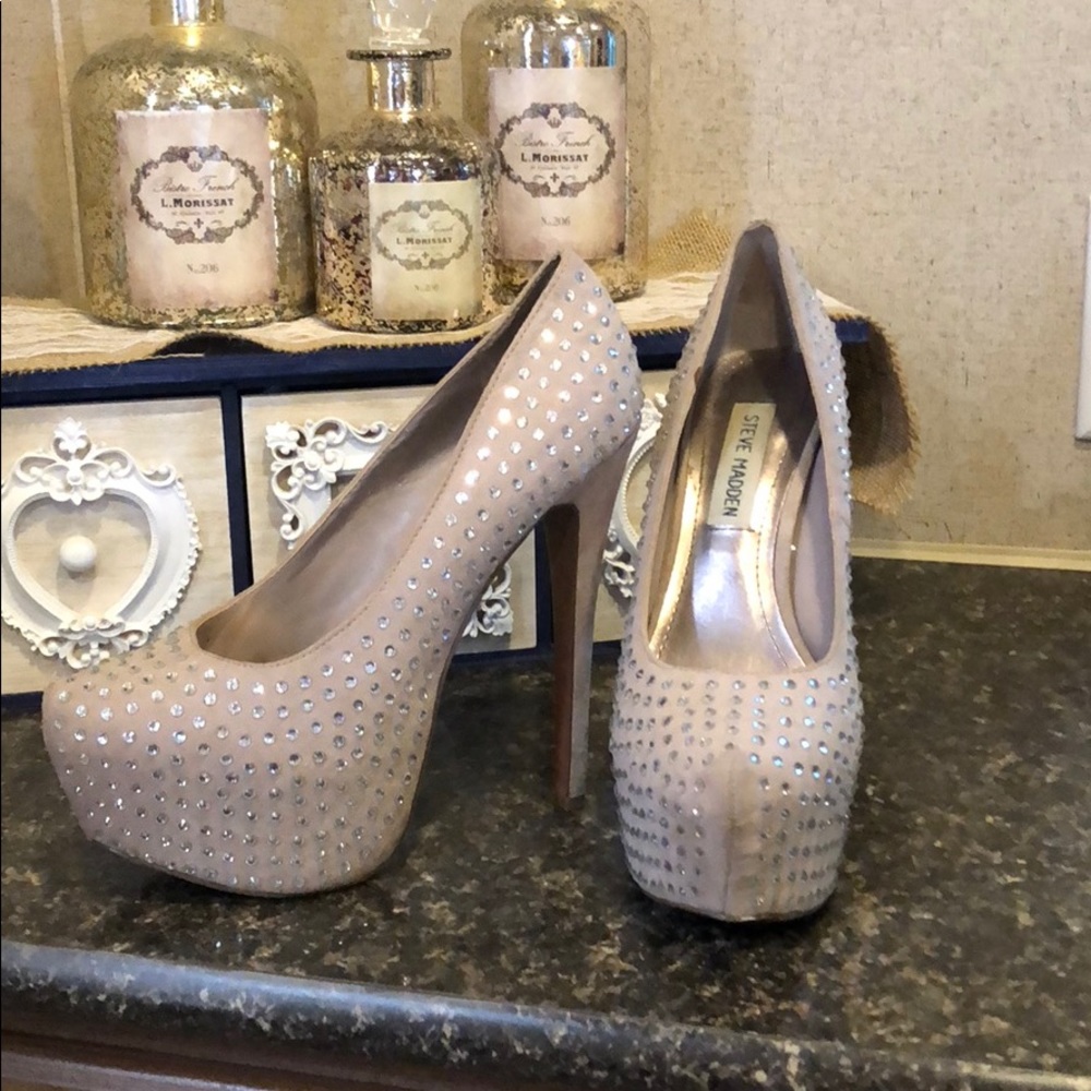 Blush Steve Madden pumps